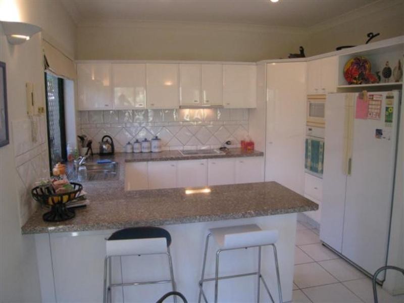 4 Steyning Court, Arundel QLD 4214