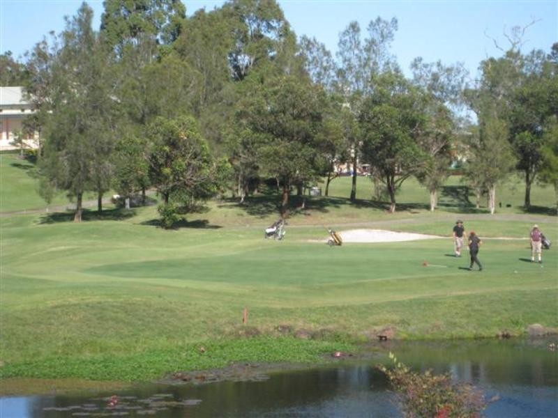 4 Steyning Court, Arundel QLD 4214