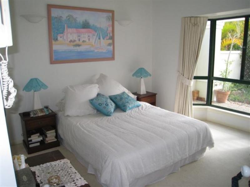 4 Steyning Court, Arundel QLD 4214