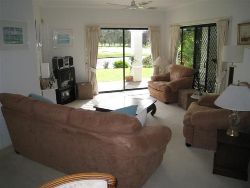 4 Steyning Court, Arundel QLD 4214