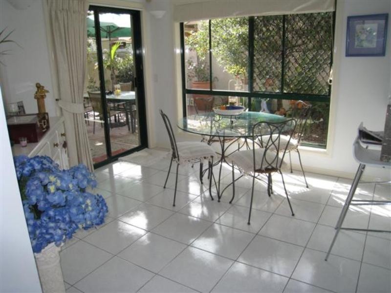 4 Steyning Court, Arundel QLD 4214