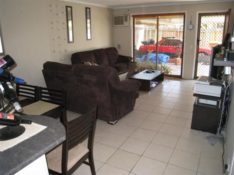 2/303 Government Road, Labrador QLD 4215