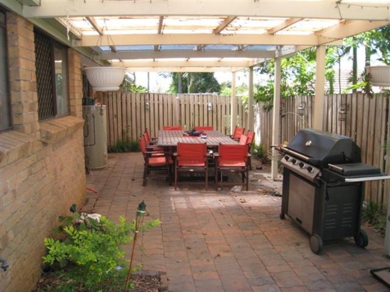 2/303 Government Road, Labrador QLD 4215