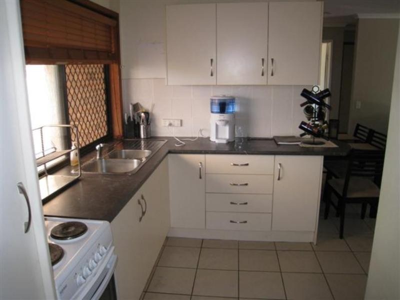 2/303 Government Road, Labrador QLD 4215