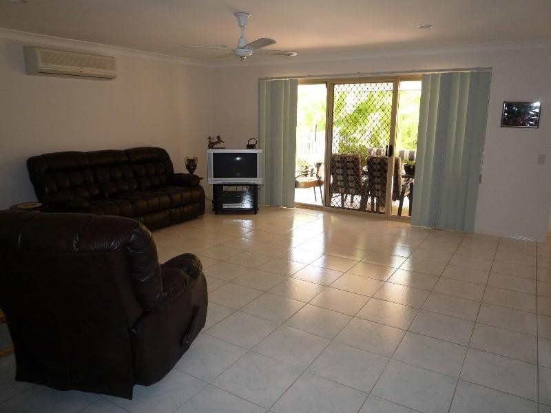 7 Kirdford Court, Arundel QLD 4214