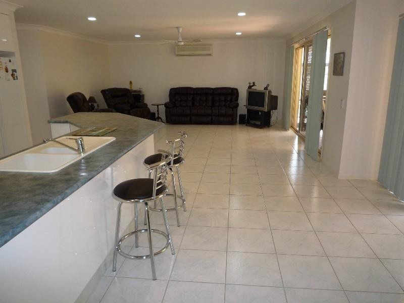 7 Kirdford Court, Arundel QLD 4214