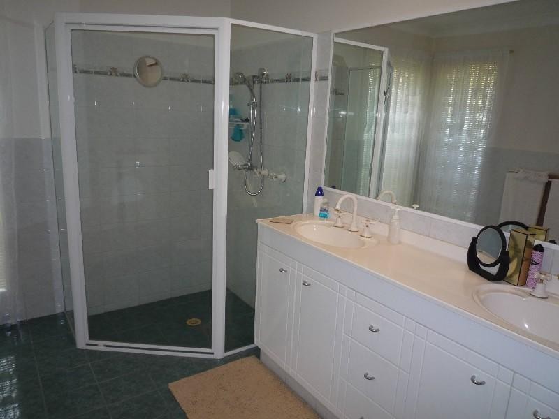 7 Kirdford Court, Arundel QLD 4214