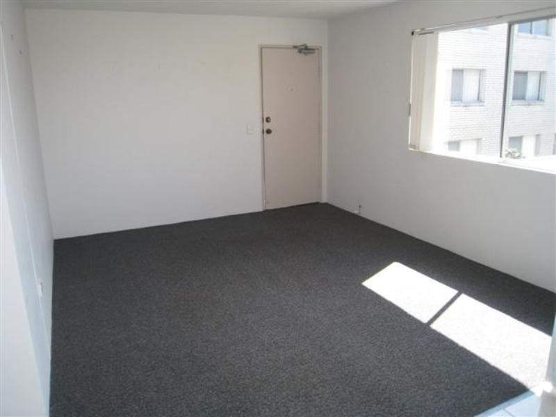 8/294 Marine Parade, Labrador QLD 4215