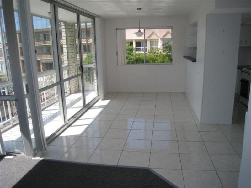 8/294 Marine Parade, Labrador QLD 4215
