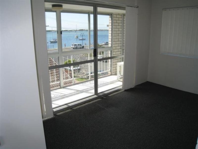 8/294 Marine Parade, Labrador QLD 4215