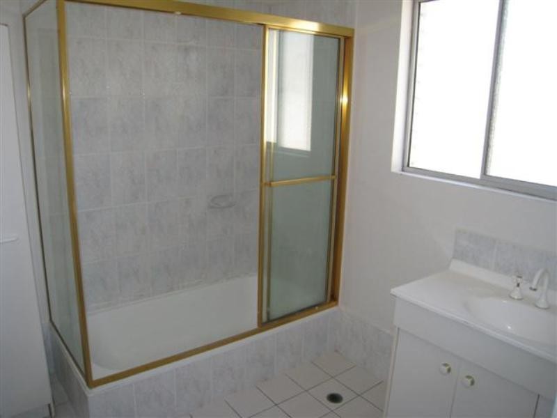 8/294 Marine Parade, Labrador QLD 4215