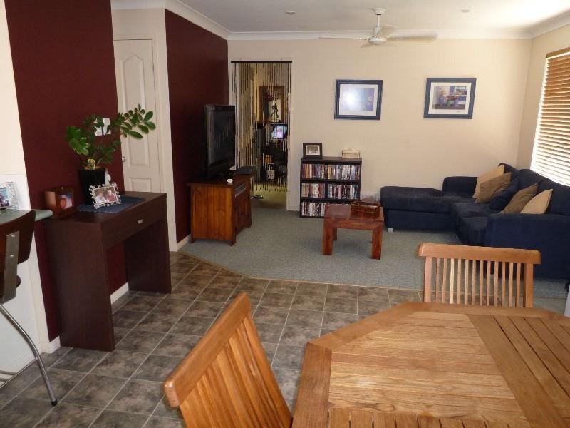 15 Madasin Close, Arundel QLD 4214