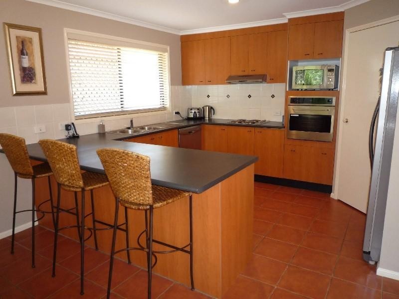 18 Kettlewell Chase, Arundel QLD 4214