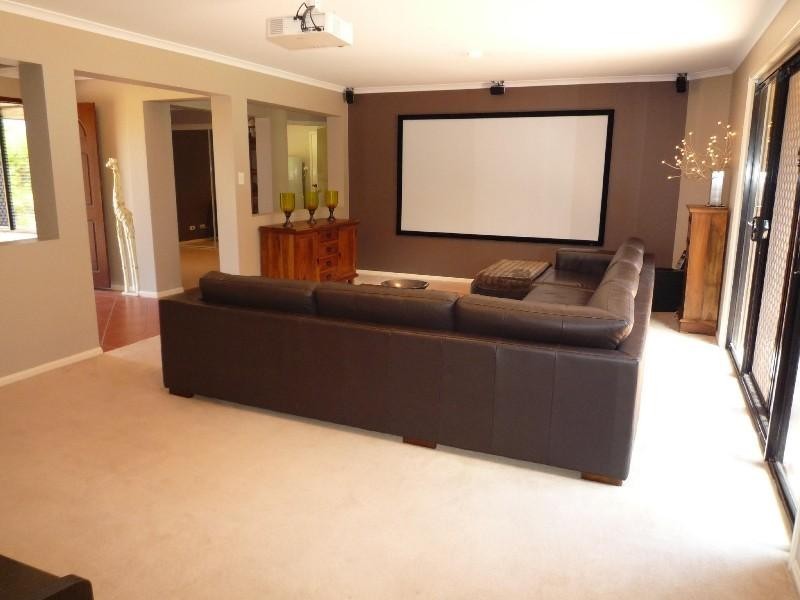 18 Kettlewell Chase, Arundel QLD 4214