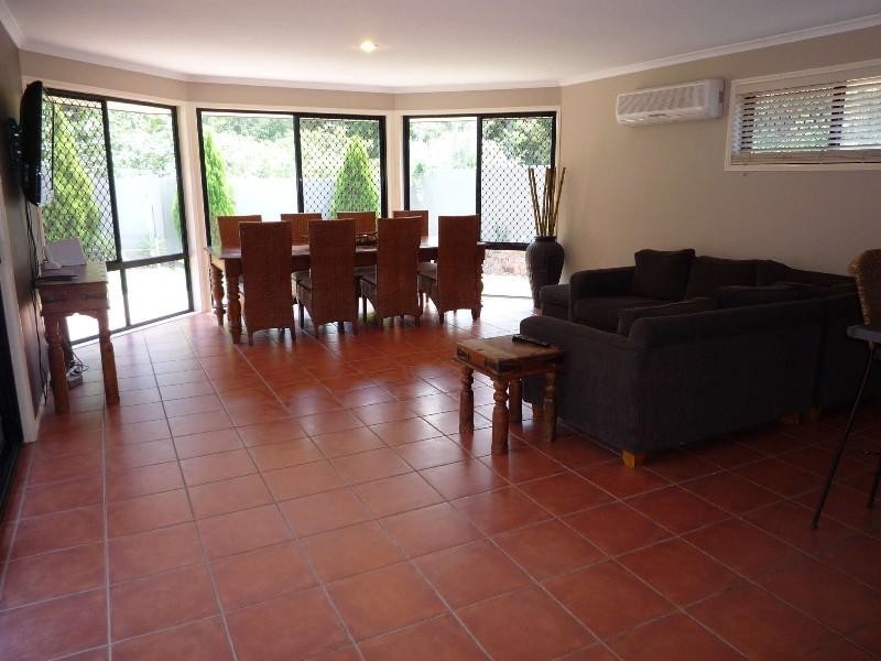 18 Kettlewell Chase, Arundel QLD 4214