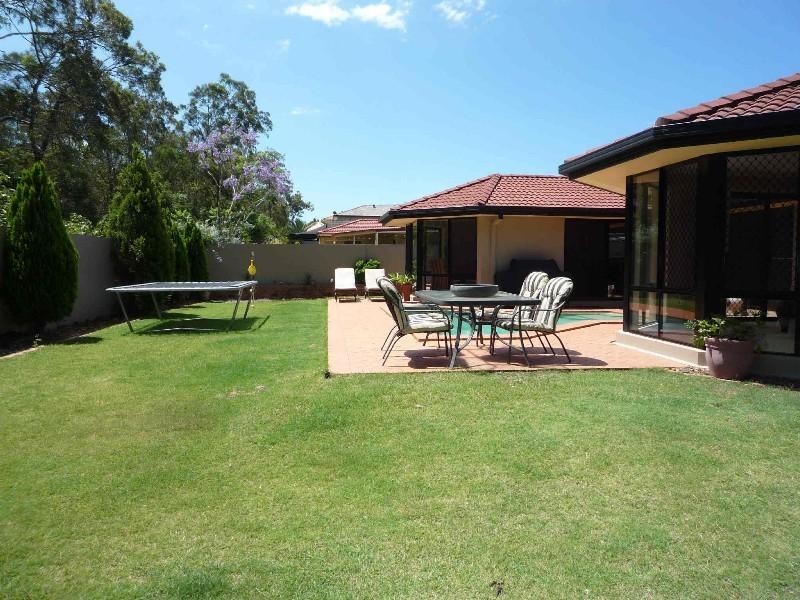 18 Kettlewell Chase, Arundel QLD 4214