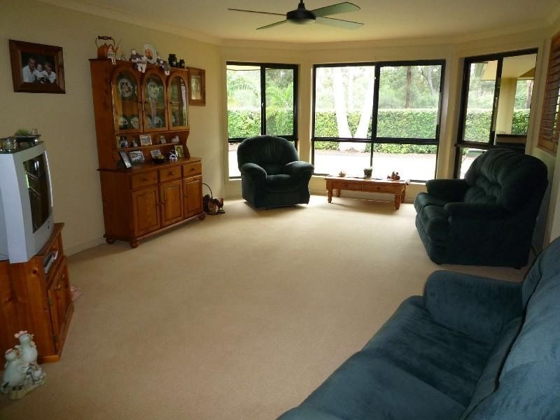 27 Petworth Court, Arundel QLD 4214