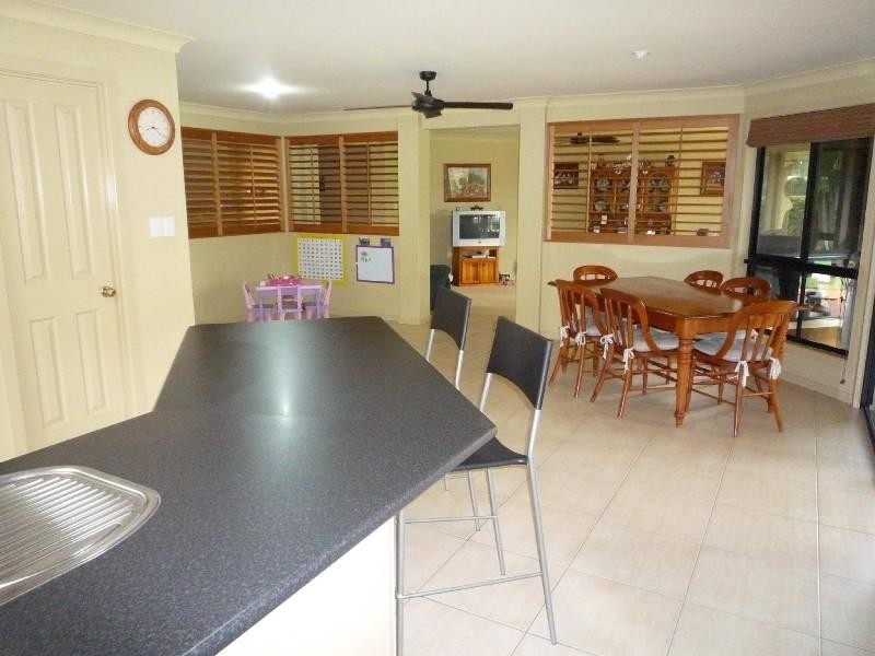 27 Petworth Court, Arundel QLD 4214
