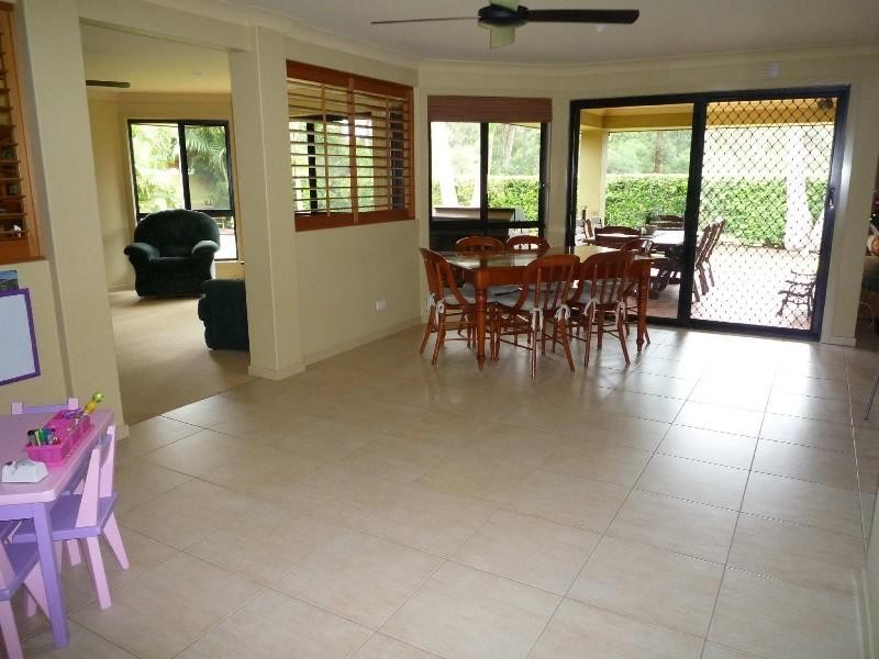 27 Petworth Court, Arundel QLD 4214