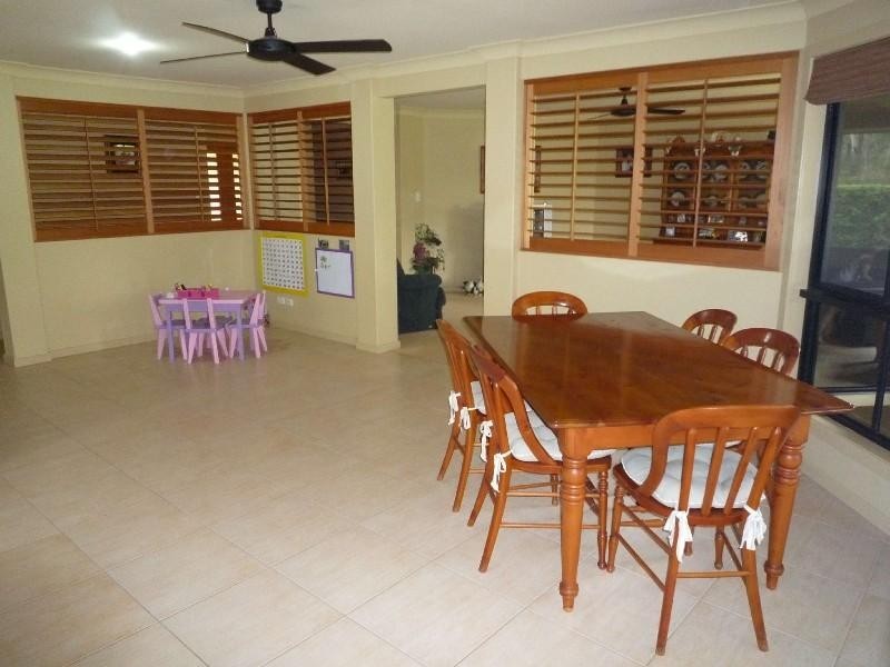 27 Petworth Court, Arundel QLD 4214