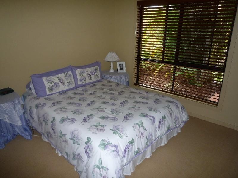 27 Petworth Court, Arundel QLD 4214