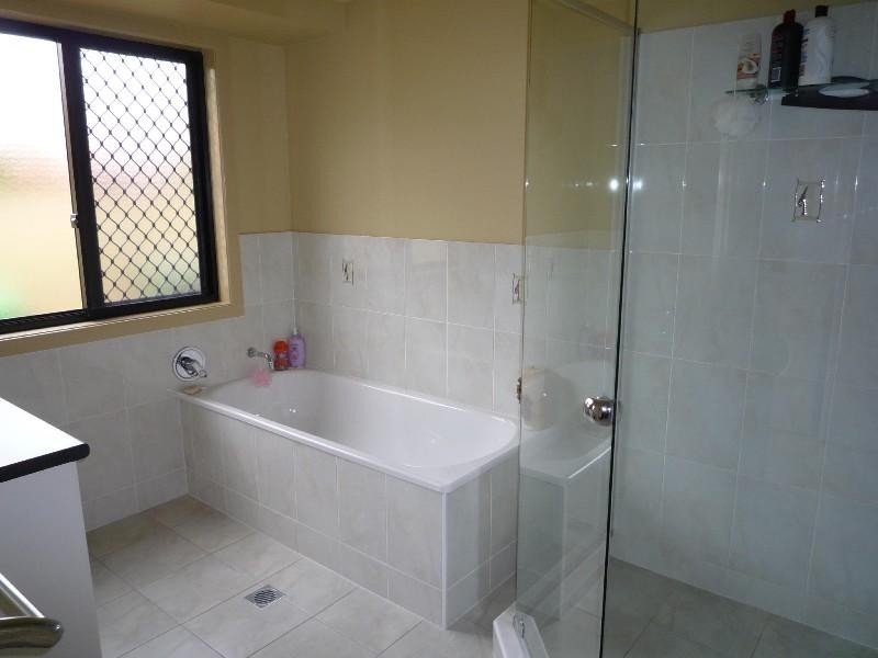 27 Petworth Court, Arundel QLD 4214