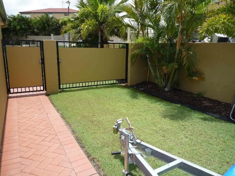 27 Petworth Court, Arundel QLD 4214