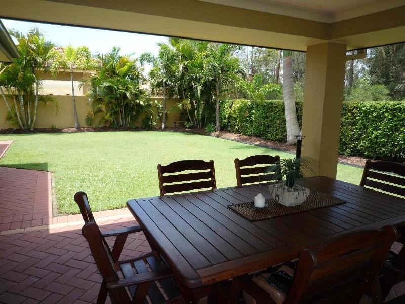 27 Petworth Court, Arundel QLD 4214