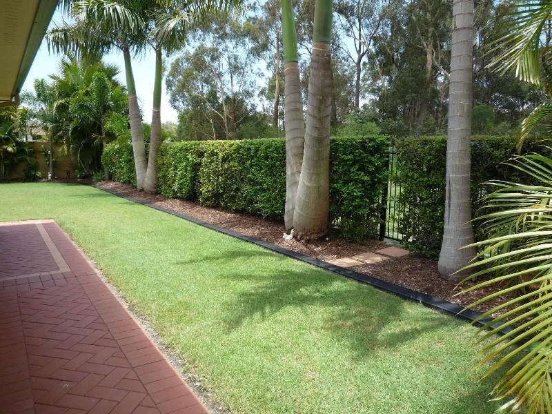 27 Petworth Court, Arundel QLD 4214