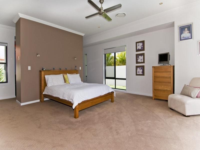 2 Park View Place, Hope Island QLD 4212