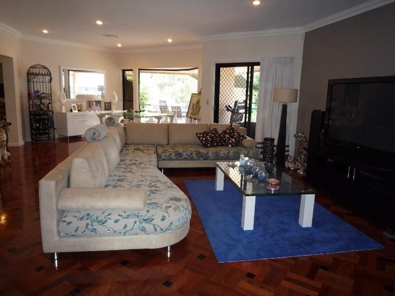 10 Parnham Court, Arundel QLD 4214