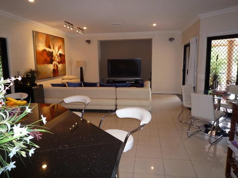 10 Parnham Court, Arundel QLD 4214