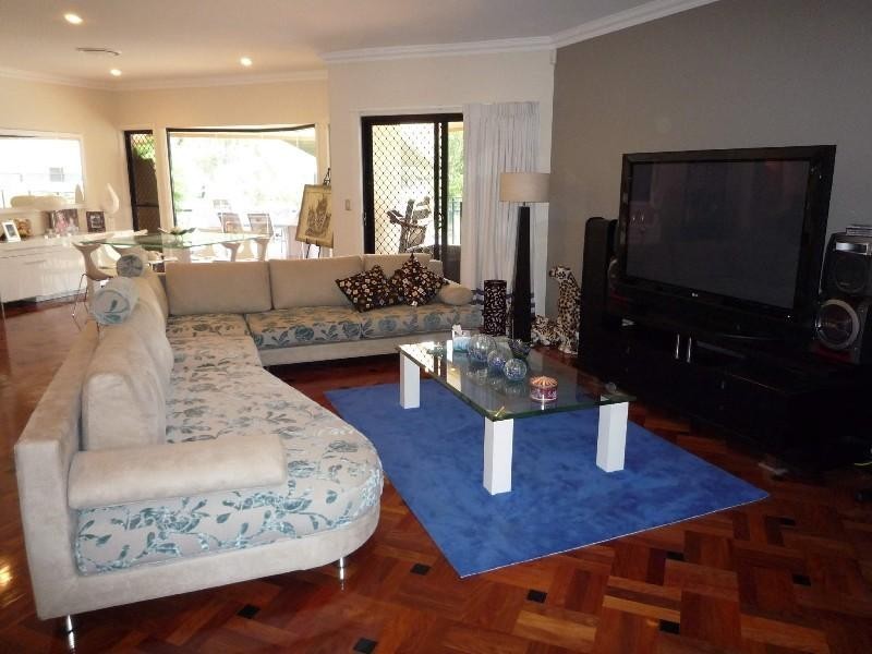 10 Parnham Court, Arundel QLD 4214