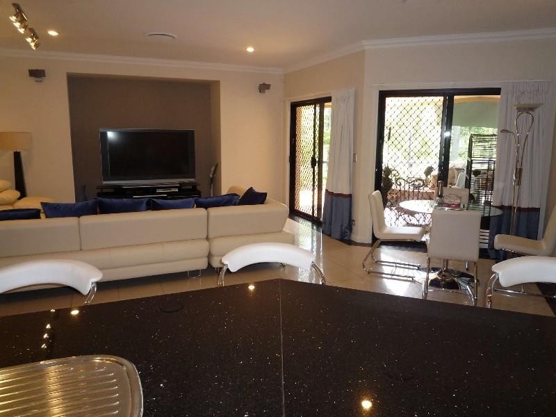 10 Parnham Court, Arundel QLD 4214