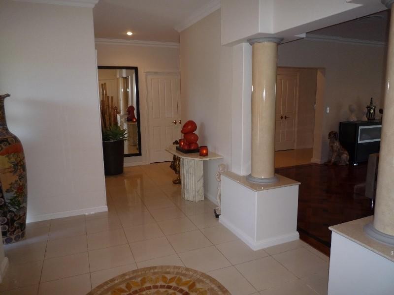 10 Parnham Court, Arundel QLD 4214
