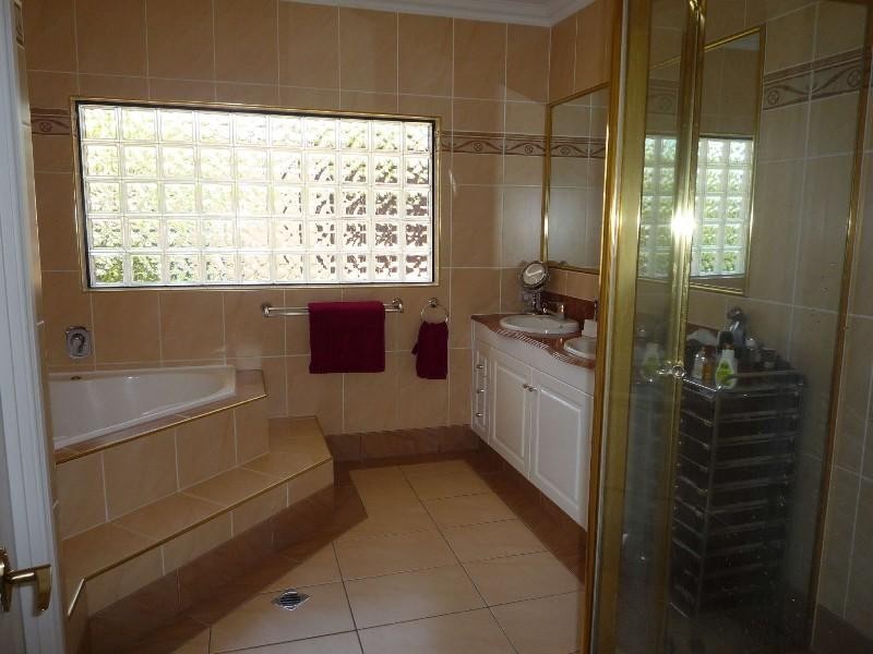 10 Parnham Court, Arundel QLD 4214