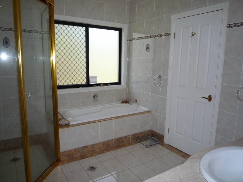 10 Parnham Court, Arundel QLD 4214