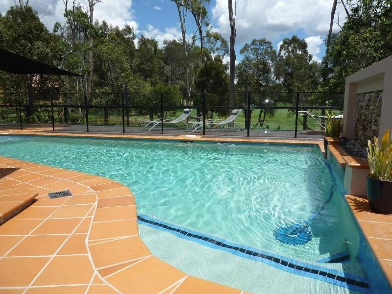 10 Parnham Court, Arundel QLD 4214