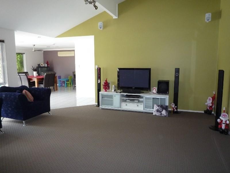 6 Kirdford Court, Arundel QLD 4214