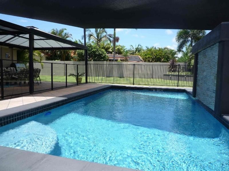 6 Kirdford Court, Arundel QLD 4214