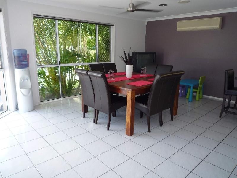 6 Kirdford Court, Arundel QLD 4214