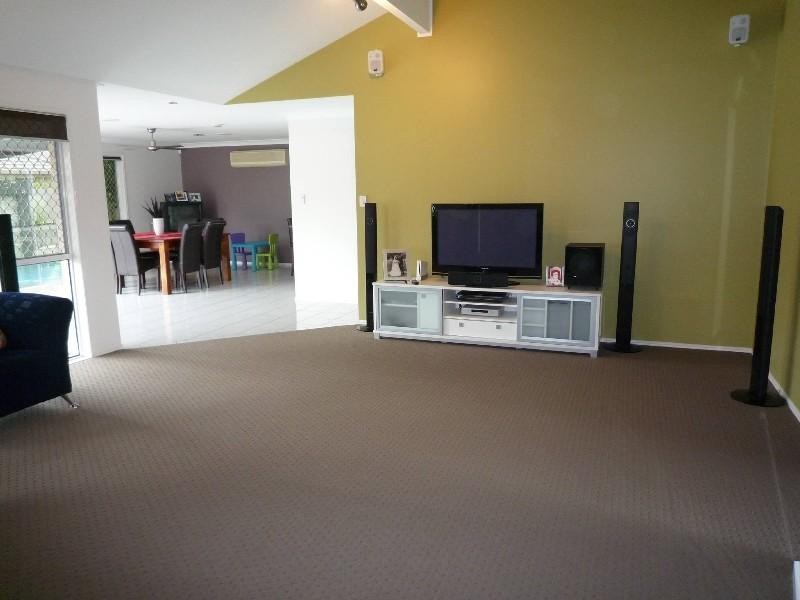 6 Kirdford Court, Arundel QLD 4214