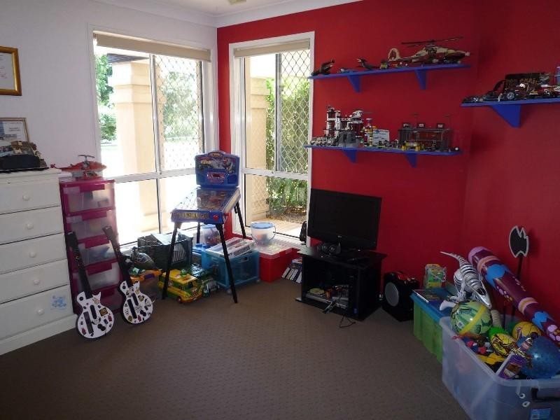 6 Kirdford Court, Arundel QLD 4214