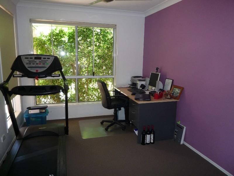 6 Kirdford Court, Arundel QLD 4214