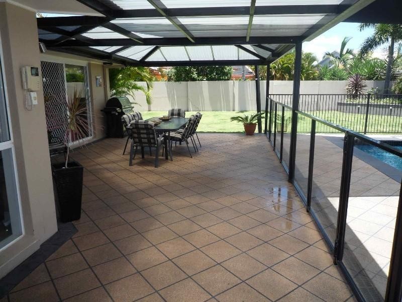 6 Kirdford Court, Arundel QLD 4214