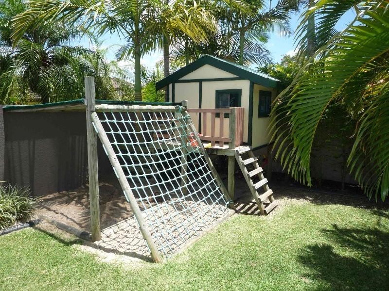 6 Kirdford Court, Arundel QLD 4214