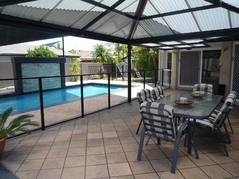 6 Kirdford Court, Arundel QLD 4214