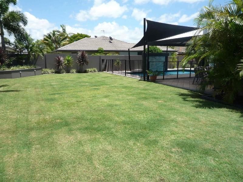 6 Kirdford Court, Arundel QLD 4214