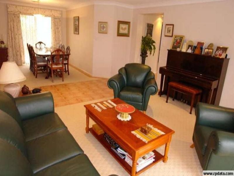 33 Petworth Court, Arundel QLD 4214