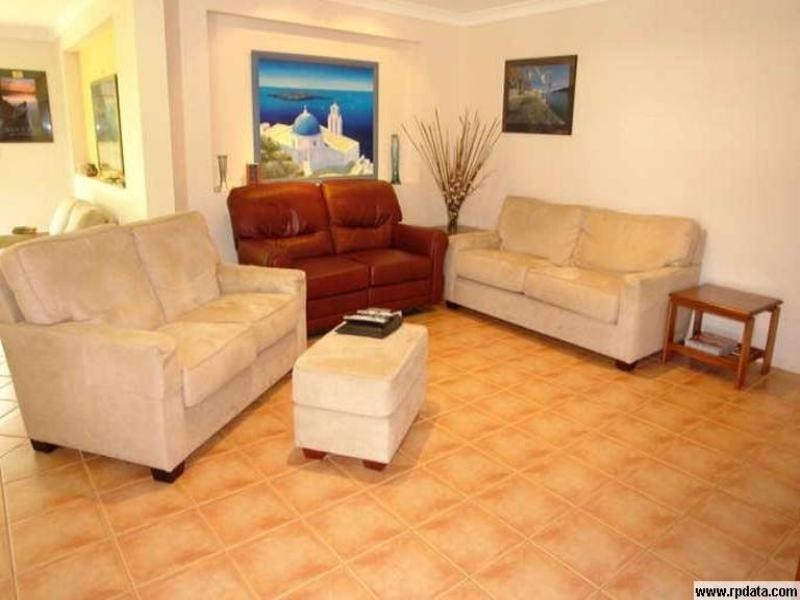 33 Petworth Court, Arundel QLD 4214